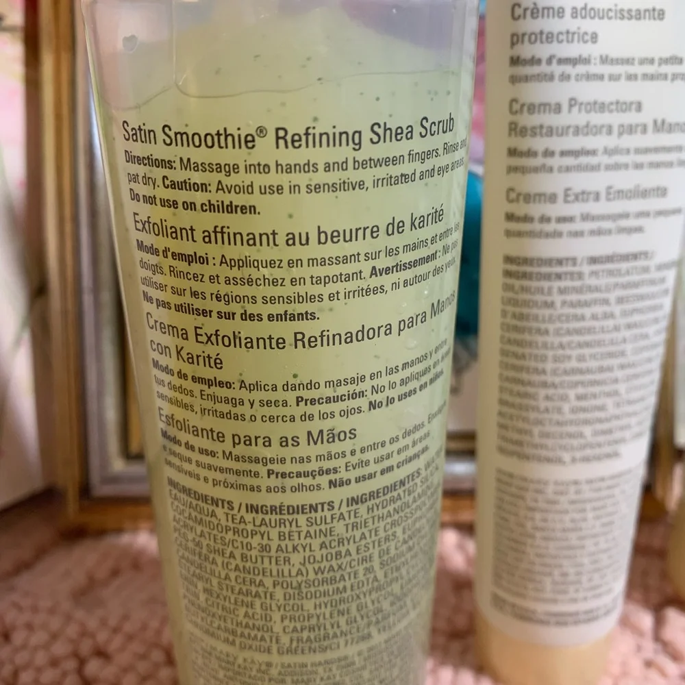 Mary Kay White Tea & Citrus Satin Hands® Pampering Set - Picture 3 of 7